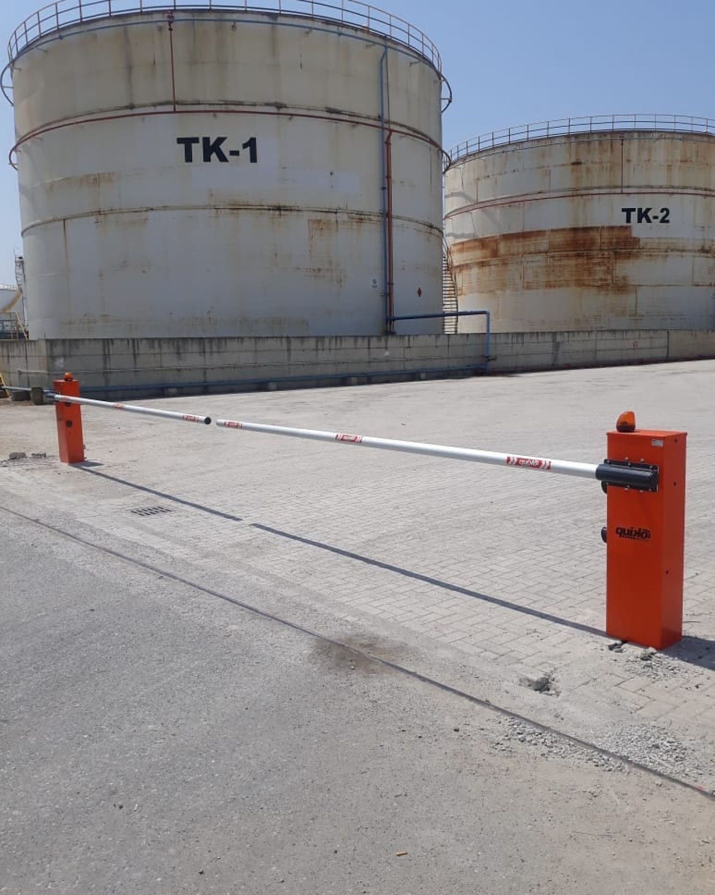 How to see standard measures for automatic bollard installation