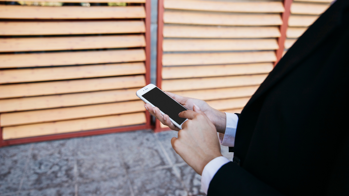 smartphone showing gate control app interface